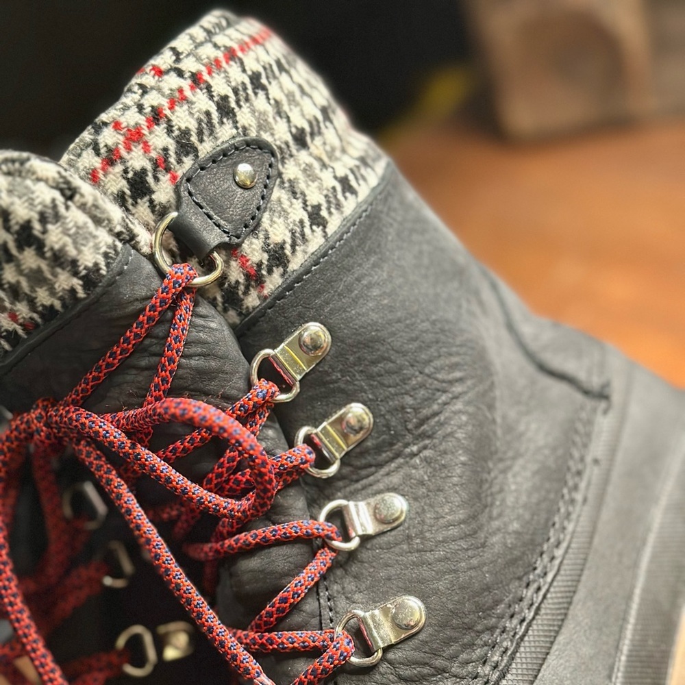 J Crew 2019 Holiday Perfect Winter Black Waterproof Red Houndstooth Boots - Picture 6 of 13